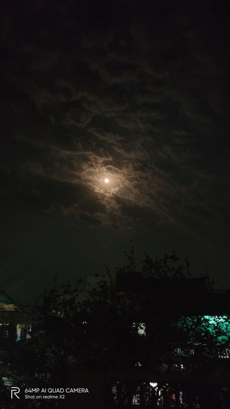 Alveena Core, Mumbai Night Photography, Night Sky Snapchat, Night Sky Snapchat Story, Moon Pictures Snapchat, Night Moon Snapchat Story, Moon Asethic Pictures, Night Sky Moon Aesthetic, Moon Snapchat Story