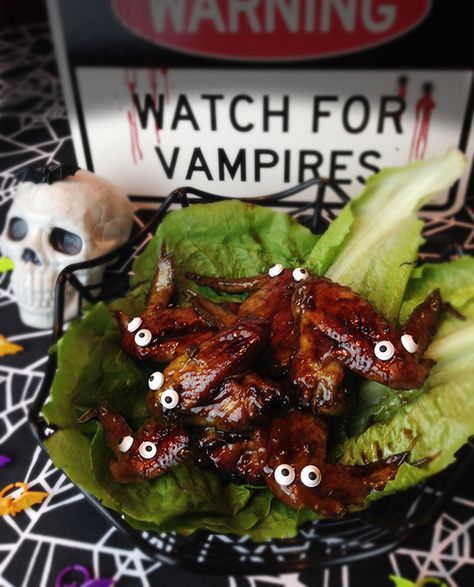 You won't need echolocation to find these delicious bat wings! From @tysonclub, @samsclub, and @ignitesma. Halloween Chicken Wings, Tyson Chicken Patties, Honey Bbq Wings, Halloween Chicken, Halloween Punch Recipes, Chicken Halloween, Halloween Wings, Halloween Food Appetizers, Easy Diys