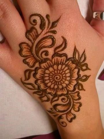 Mehndi Designs For College Girls Small Back Hand Mehndi Designs, Mahandi Desgin Easy And Simple, Cute Mehendi, Henna Kids, Henne Tattoo, Simple Mehandi, Jagua Henna, Indian Henna, Tato Henna