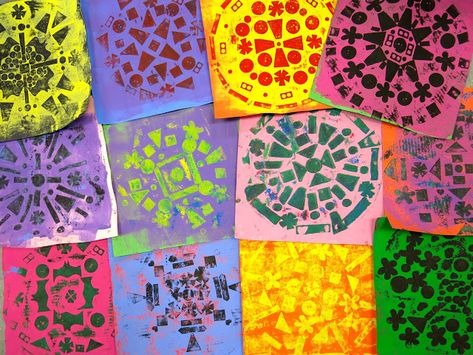 Printing For Kids Art, Radial Symmetry Art, Printmaking Designs, Kids Printmaking, Foam Printing, Radial Symmetry, Printmaking Ideas, Printmaking Projects, Cassie Stephens