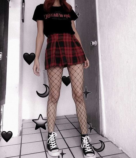 Look Grunge, E Girl Outfits, Goth Gf, Business Casual Outfits For Women, Hipster Outfits, Grunge Look, Fishnet Stockings, Gothic Outfits, Alternative Outfits