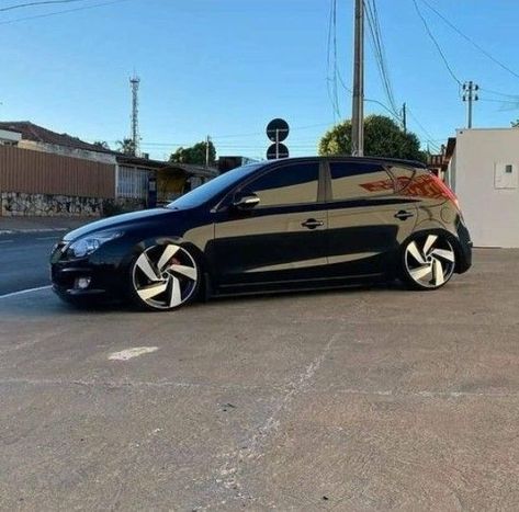 Hyundai I30 rebaixado preto I30 Hyundai, Car Protection, Cool Car Accessories, Stance Cars, Hyundai I30, Honda Civic Sedan, Civic Sedan, Vw Jetta, Golf Gti