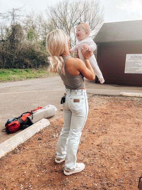 Mommy And Me Western Outfit, Southern Chic Fashion, Western Mom And Daughter, Western Mom Aesthetic, Country Kids Aesthetic, Baby Girl Country Outfits, Southern Mom Aesthetic, Country Mom Aesthetic, Wrangler Outfits Woman