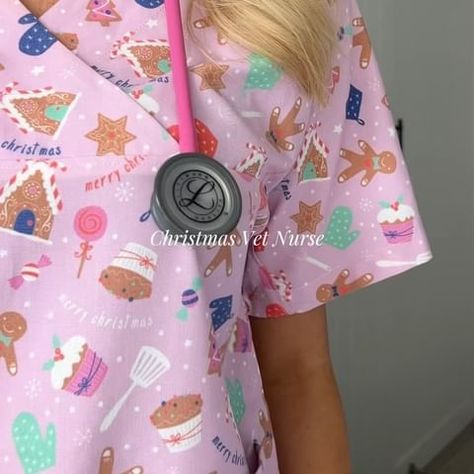 Tess Vet Nurse (@tessnolan) • Instagram photos and videos Christmas Scrubs Nurse, Cute Nurse Scrubs, Vet Aesthetic, Groom Room, Nurses Scrubs, Vet Scrubs, Nurse Photos, Vet Nurse, Nursing School Essential