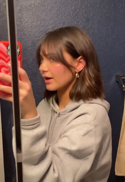 Short Hair Inspo Curtain Bangs, Brunette Bob With Side Bangs, Short Brown Hair With Bangs Straight, Straight Hair Collar Bone Length, Short Side Bangs Short Hair, Wispy Parted Bangs, Light Brown Bob With Bangs, Short Hair With Bangs Wavy, Brown Bob With Curtain Bangs