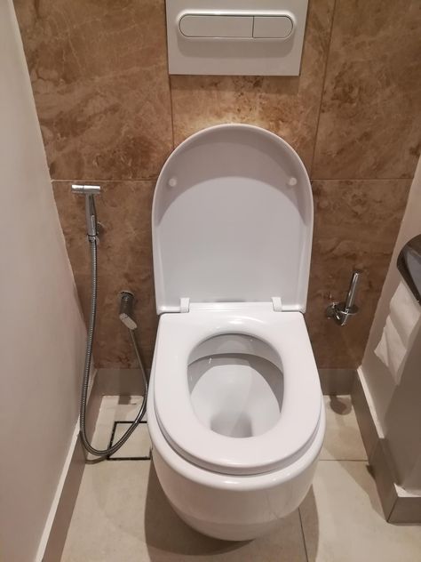 Western Toilet Design, Geberit Toilet, Western Toilet, Best Bathroom Designs, Bathroom Gadgets, Bidet Toilet, Bathroom Design Decor, Tangerang, Toilets