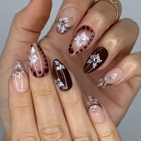 Brown Hibiscus Nails, Flower Brown, Ocean Style, Diy Acrylic Nails, Ocean Fashion, Flower Nail Designs, Vacation Nails, Brown Nails, Hibiscus Flower