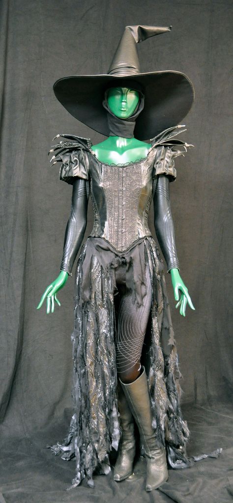 Oz, the Great and Powerful (2013) Dorothy And The Wizard Of Oz, Wizard Of Oz Dance Costumes, Fairies Costume, Steampunk Wizard, Halloween Witch Costumes, Circus Magician, Wizard Of Oz Witch, The Wizard Of Oz Costumes, Makeup Witch