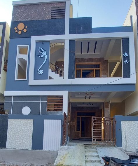 Compound Wall Colour Combinations, Bilding Elivation Color, House Colors Exterior Indian, Home Exterior Colors In India, House Elevation Colour Combination, G+1 House Elevation Indian East Facing, House Colour Exterior, House Elevation Ideas, House Design 2023