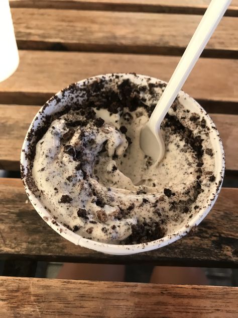 Cookies and Cream Concrete Cookies N Cream Aesthetic, Ice Cream Cookies And Cream, Cream Concrete, Cookies And Ice Cream, Cookies And Cream Ice Cream, Cookies Cream, Junk Food Snacks, Food Therapy, Food Drinks Dessert