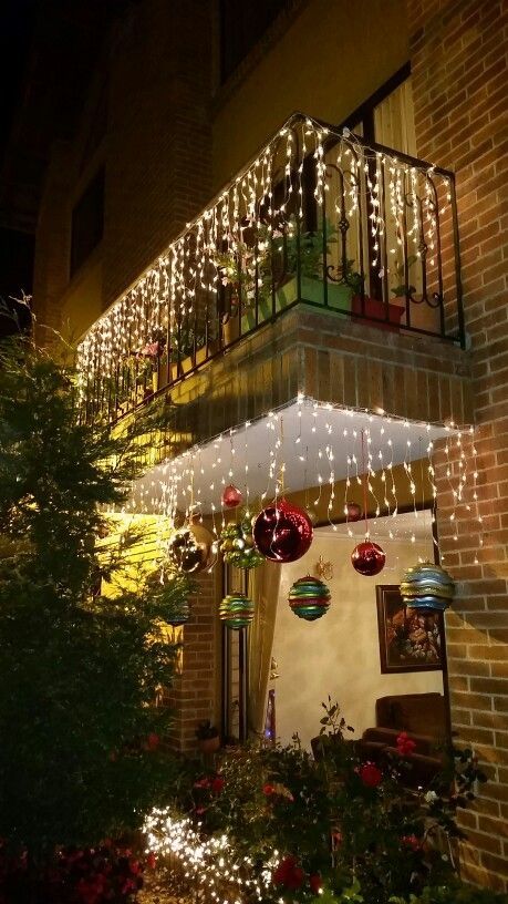 Terrace Christmas Decoration, Christmas Patio Decorating Ideas Apartment, Christmas Decor Ideas Balcony, Christmas Decorations For Balcony, Lohri Decor, Christmas Balcony, Prepare For Christmas, Outdoor Decoration Ideas, Outdoor Christmas Decoration Ideas