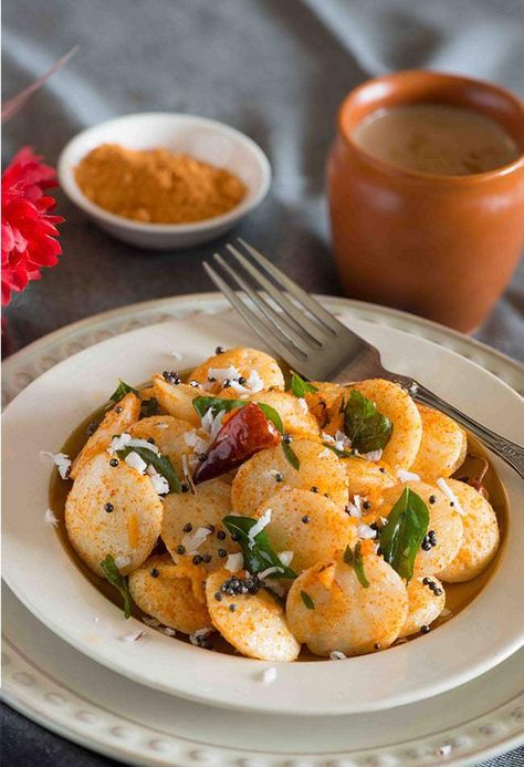 Fried Mini Idli and Podi Fried Idli Recipe | My Tasty Curry Mini Idli, Idli Recipe, Vegetarian Fast Food, Tastemade Recipes, Chaat Recipe, Vegetarian Snacks Recipes, Fruity Drinks, Indian Breakfast, Desi Food