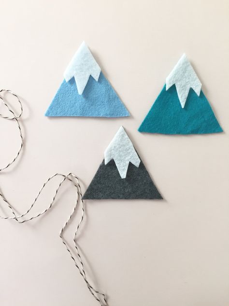 Mountain Crafts For Kids, Yeti Birthday, Mountain Garland, Peace Color, Mobiles Art, Mountain Bedroom, Mountain Crafts, When The Wind Blows, Diy Studio