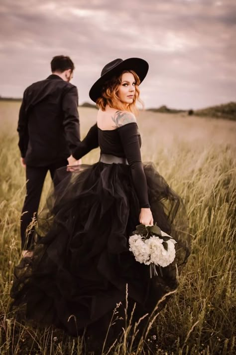 Goth Anniversary Outfit, Flowy Engagement Photo Dress, Goth Wedding Pictures, Creepy Wedding Photos, Moody Fall Couple Photoshoot, Spooky Wedding Photography, Horror Engagement Photos, Spooky Wedding Photos, Dark Moody Wedding Photography