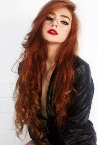 Magnificent Shades Of Red Hair Color Palette ★ See more: https://lovehairstyles.com/shades-of-red-hair/ Auburn Balayage, Shades Of Red Hair, Cooler Style, Red Haired Beauty, Beautiful Red Hair, Hair Color Auburn, Long Red Hair, Farrah Fawcett, Redhead Beauty