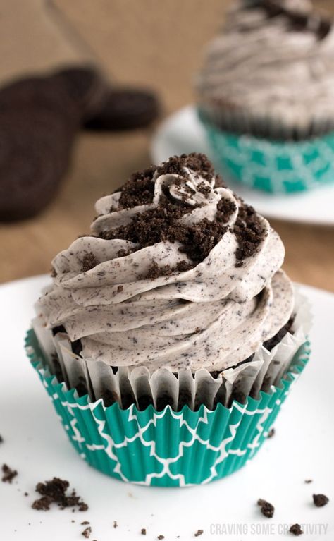 Oreo Cream Cheese Frosting, Oreo Cream Cheese, Cookies And Cream Frosting, Oreo Frosting, Crushed Oreo, Cheese Frosting Recipe, Dessert Oreo, Coconut Dessert, Oreo Cream