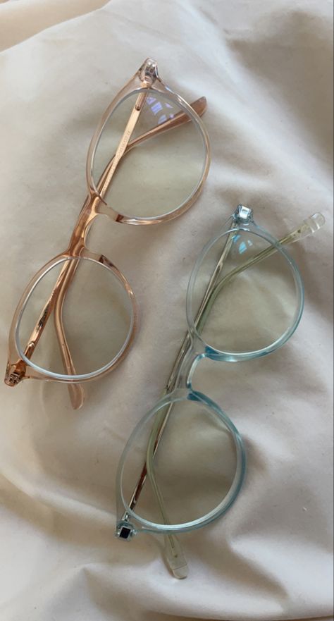 Girly Glasses, Feminine Glasses, Fabric Bag Design, Clear Glasses Frames Women, Glasses Inspo, Cute Glasses Frames, Glasses Frames Trendy, Classy Glasses, Fancy Glasses