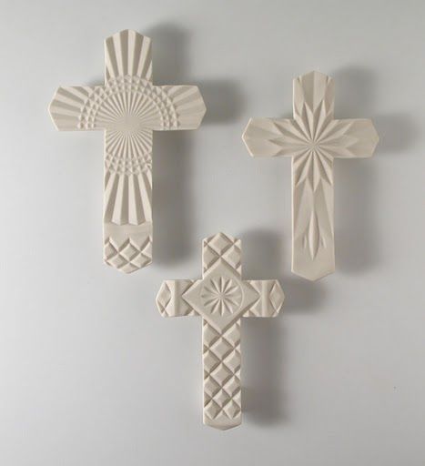 Clay Cross, Ceramic Crosses, Beginner Pottery, Cross Crafts, Air Dry Clay Projects, Diy Cross, Cross Art, Slab Pottery, Wall Crosses