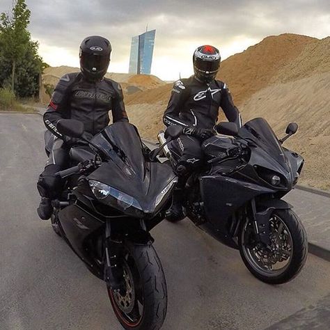 Yamaha R1 2008, Yamaha R1 2009, Cool Motorcycle Helmets, Motorcycle Aesthetic, Biker Boys, Best Jdm Cars, Pretty Bike, Biker Love, Yamaha Motorcycle