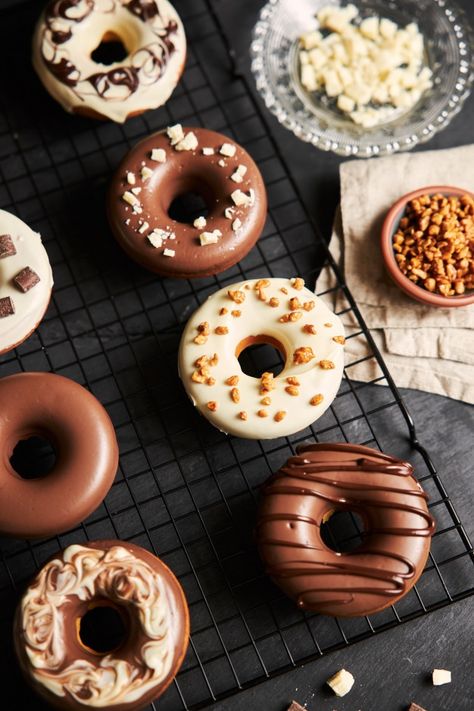 Doughnuts Photography, Donut Photos, Food Artwork, Cake Bakery, Brown Chocolate, Delicious Donuts, Chocolate Glaze, Cake Donuts, Black Table