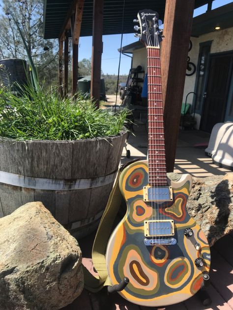 I hand painted this guitar using acrylic paints with the help of my partner (he’s the musician!). We went for an abstract psychedelic design with a 70s color pallete - I think it turned out pretty awesome! He gifted this guitar to his pottery mentor once we finished. This is the second guitar I’ve painted, I’ll share the first soon! Guitar Design Ideas Art, Painted Ukulele Ideas, Painted Guitar Acoustic, Painting A Guitar, Guitar Painting Ideas, Painted Acoustic Guitar, Hand Painted Guitar, Guitar Painted, Painting Guitar