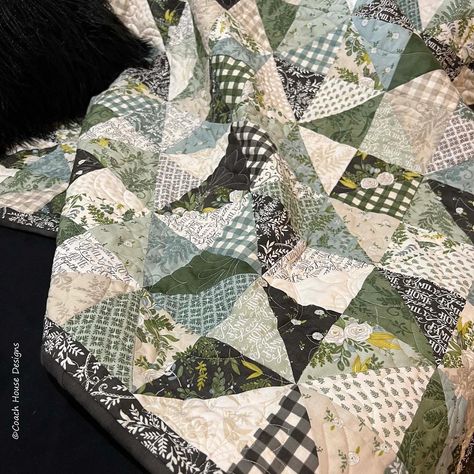 Happiness Blooms Quilt, Green Quilts Ideas, Low Volume Quilts, 1 Layer Cake, Green Quilts, Low Volume Quilt, Layer Cake Quilt Patterns, Neutral Quilt, Quilt Layers