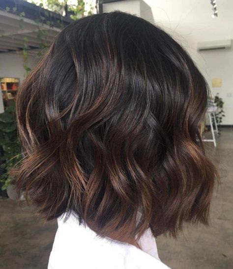 Chocolate Highlights, Chocolate Brunette, Hallway Closet, Subtle Balayage, Chocolate Brown Hair Color, Textured Bob, Brunette Balayage, Corte Bob, Black Bob