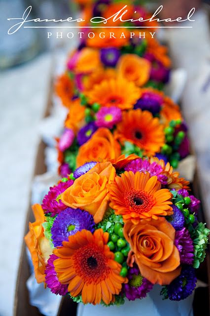 Purple Centerpieces, Tafel Decor, Boda Mexicana, Mexican Wedding, Orange Wedding, Deco Floral, October Wedding, Different Flowers, Purple Wedding