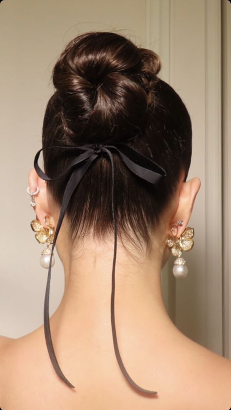 Bow Hairstyle Aesthetic, Nicola Beckham, Hairstyle Aesthetic, Ballet Hairstyles, Bow Hairstyle, Clothes And Shoes, Penteado Cabelo Curto, Favorite Hairstyles, Floral Dresses