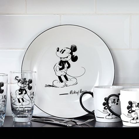 Mickey Mouse Kitchen Decor Ideas, Mickey Mouse Kitchen Ideas, Disney Farmhouse, Mickey Mouse Black And White, Disney House Ideas, Mickey Mouse Bedroom, Disney Plates, Mickey Mouse House, Casa Disney