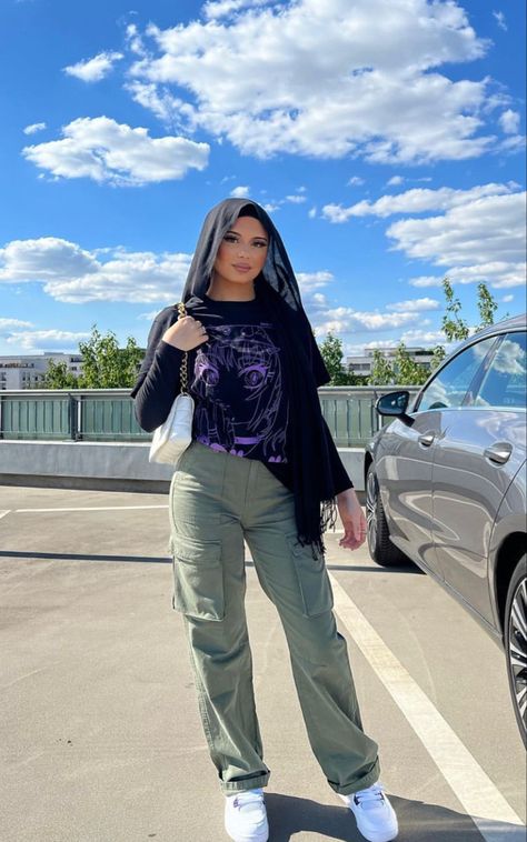 Hijabi Cargo Pants Outfit Summer, Black Cargo Pants Outfit Hijab, Cargo Hijab Outfit, Cargo Pants Outfit Hijab, Cargo Pants Outfit Girl, Cargo Pants Outfit Summer, Summer Hijab Outfits, Black Cargo Pants Outfit, Hijab Outfit Summer