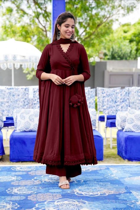 College Formal, Indian Dress Up, Kurti Fashion, Georgette Gown, Fashion Show Dresses, Long Gown Design, Simple Frocks, Anarkali Dress Pattern, Kurta Style