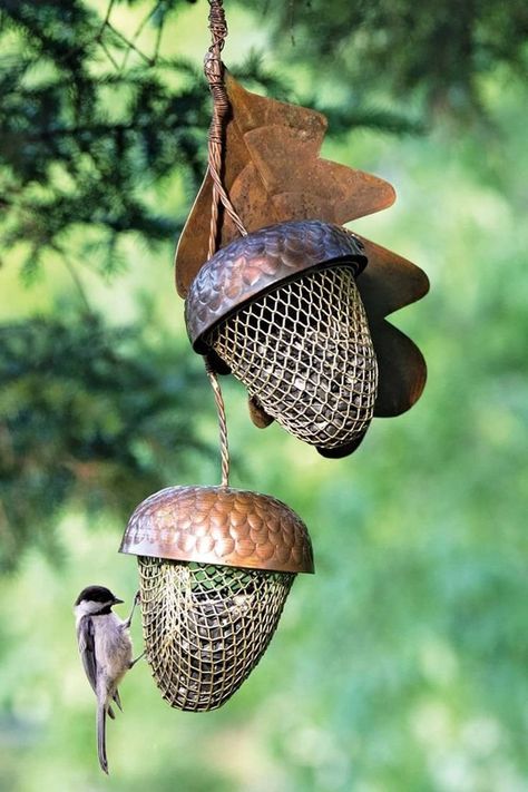 Attract some hungry feathered friends and possibly some giant killer squirrels to your backyard with these nature-inspired acorn bird feeders. Burlap Cross, Wild Bird Feeders, Diy Bird Feeder, Deco Nature, Geek Decor, Bird Gifts, Humming Bird Feeders, Bird Seed, Decor Minimalist