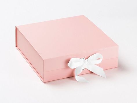 Cake Hamper, Pink Saddle, Gift Packaging Design, Cute Gift Wrapping Ideas, Wedding Keepsake Box, Box Beauty, Gifts Luxury, Pink Luxury, Ribbon Box