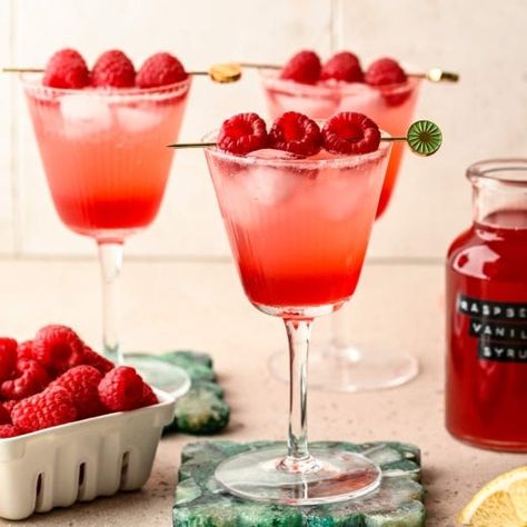 Vanilla Raspberry Spritzer Raspberry Simple Syrup, Alcoholic Punch, Summer Drinks Alcohol, Cocoa Tea, Sea Vegetables, Madagascar Vanilla, Baking Essentials, Happy Hours, Club Soda