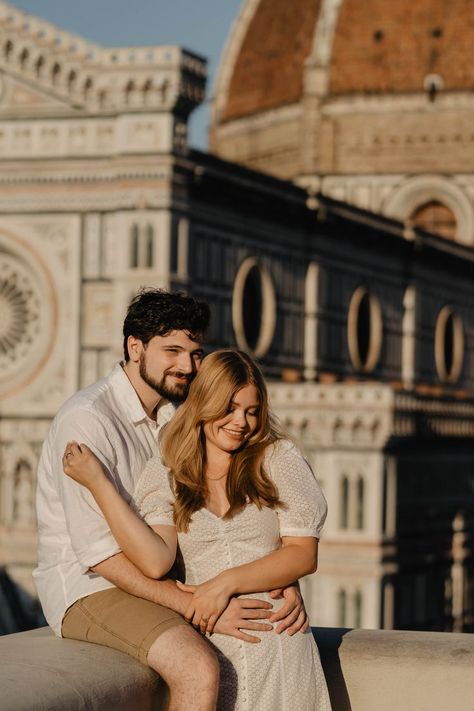 A romantic couple session in Italy by Gi Photos Italy. Italy Engagement Photos, Italy Engagement, Spring Home Decor Ideas, Home Decor Spring, Travel Pose, People In Love, Pre Wedding Photoshoot Outfit, Couple In Love, Europe Photos