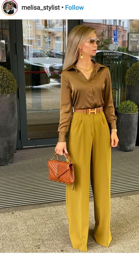 Colour Combinations Fashion, Color Combos Outfit, Color Combinations For Clothes, Dark Autumn, Yellow Pants, Elegante Casual, Classy Work Outfits, Looks Street Style, Looks Chic