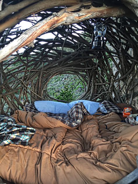 Human Nest Human Nest, Den Ideas, Jungle House, Nest Bed, Survival Shelter, Comfy Blankets, Natural Interior, Camping Glamping, Modern Mom