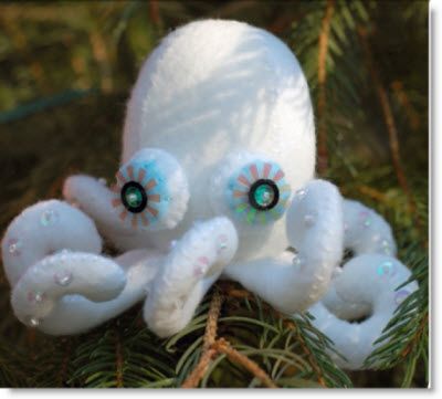 3 Free Darling Felt Tutorials · Felting | CraftGossip.com Felt Octopus, Ideas For Crafts, Octopus Pattern, Horse Christmas Ornament, Felt Toys Patterns, Knitting Diy, Beachy Christmas, Homemade Christmas Decorations, Felt Christmas Tree