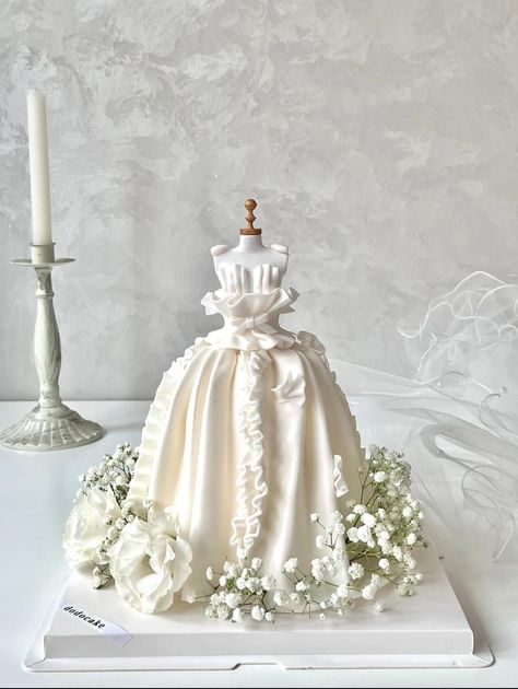 Wedding Cake Videos, Cake Competition, Wedding Shower Cakes, Fondant Cake Designs, Wedding Cake Pops, Brides Cake, Beautiful Cake Stands, Fondant Wedding Cakes, Wedding Dress Cake