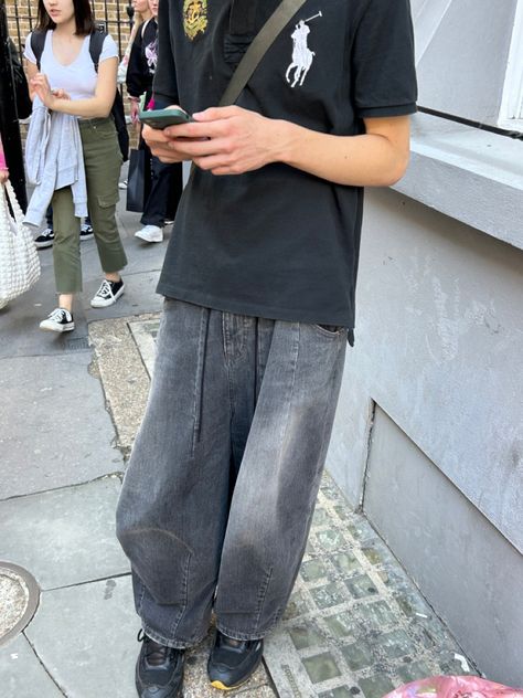 Grunge Polo Shirt Outfit, Men Polo Shirt Outfit, Raf Simons T Shirt, Polo Street Style, Polo Shirt Aesthetic, Polo Shirt Outfit, Polo Outfits, Polo Outfit Men, Polo Streetwear