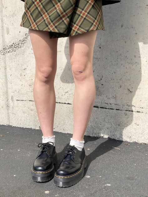 Unif Seek Shoes Outfits, Unif Skirt, White Skirt Outfit, White Skirt Outfits, Doc Marten Oxford, Skirt Outfit, White Skirt, Plaid Skirt, Hermione Granger