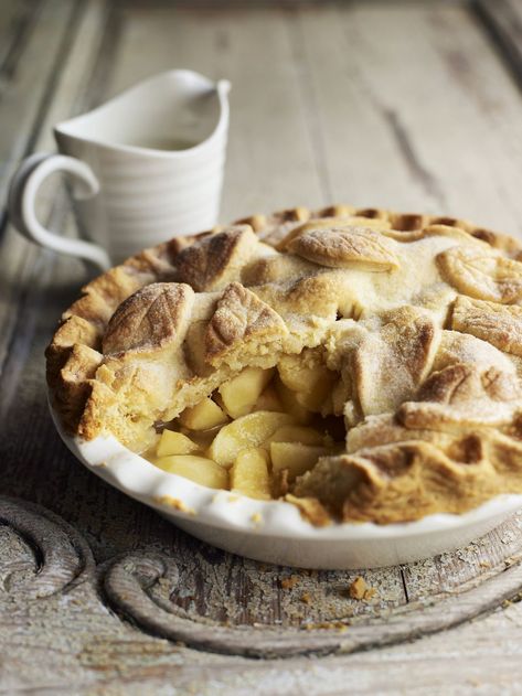 Proper British Apple Pie Recipe Old Fashioned Apple Pie, Best Pecan Pie Recipe, Shortcrust Pastry Recipes, Apple Crumble Cake, Perfect Apple Pie, Dessert Pie Recipes, Best Pecan Pie, Pumpkin Pecan Pie, Apple Pie Recipe