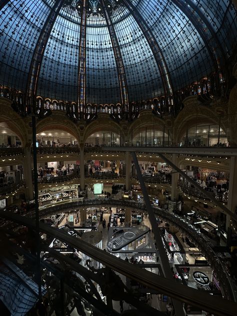 the iconic shopping mall in paris is an amazing experience.🤩here can you find the most luxery brands for the best shoppping day🛍️ Luxury Mall Aesthetic, Paris Mall, Mall Aesthetic, Galeries Lafayette Paris, Lafayette Paris, Mall Stores, Market Shopping, Galeries Lafayette, Shopping Center