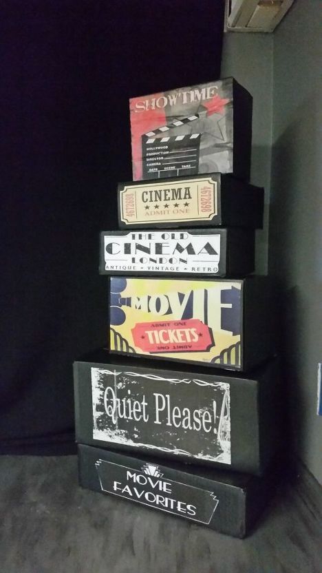 Old Time Movie Theater Decor, Series Decoration Ideas, Diy Movie Room Decor, Movie Themed Decor, Movie Theater Themed Living Room, Movie Theater Decor Ideas, Movie Decor Ideas, Movie Room Decor Ideas, Movie Theme Decor