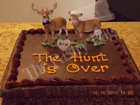 The hunt is over grooms cake Camo Grooms Cake, Grooms Cake Hunting, Grooms Cake Ideas, Rustic Groom, Grooms Table, Hunting Cake, Camo Stuff, Purple Wedding Cakes, Groom Cake