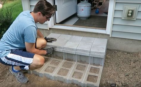 Man+stacks+cinder+blocks+by+his+front+door—look+at+how+amazing+it+is+after+6+hours! Cinder Block Steps, Cinder Block Walls, Patio Plans, Concrete Patios, Patio Steps, Cinder Blocks, Rock Landscaping, Outdoor Steps, Flagstone Patio