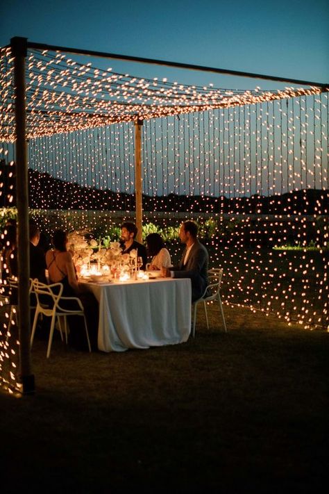 Lights Canopy Wedding, Fairy Lights Canopy Wedding, Fairy Lights Birthday Party, Fairy Light Canopy Wedding, Beach Wedding Fairy Lights, Fairy Light Dinner Party, Canopy Lights Wedding, Light Canopy Outdoor, Fairy Light Tent