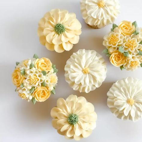 Engagement Party Cupcakes, Succulent Wedding Cakes, Engagement Cupcakes, Lemon Centerpieces, Lemon Themed Bridal Shower, Bridal Shower Desserts, Bridal Shower Cupcakes, Frosting Colors, Sugar Frosting