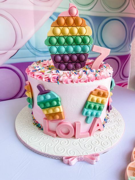 Pop It Birthday Party Theme Cake, Birthday Cakes For 7 Year Girl, Pop It Birthday Cake, 7 Year Birthday Party Ideas Girl, 6 Year Birthday Party Ideas Girl, Pop It Themed Birthday Party, Pop It Birthday Party Theme, It Themed Birthday Party, 6th Birthday Girl Themes